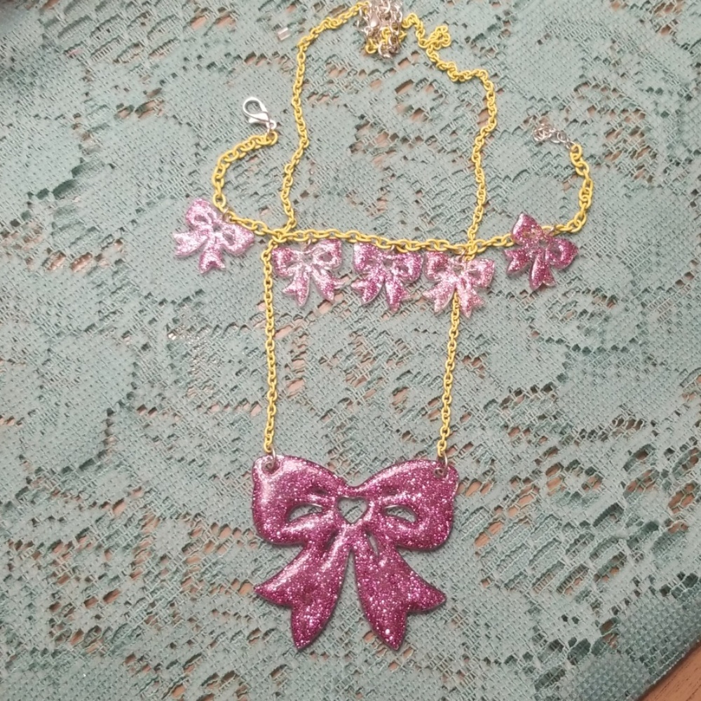Sparkly lucite bow set